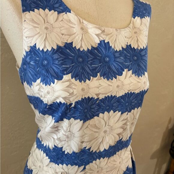 Talbots Floral Blue and White Daisy Sleeveless Dress Sz 10 petite - Picture 2 of 9